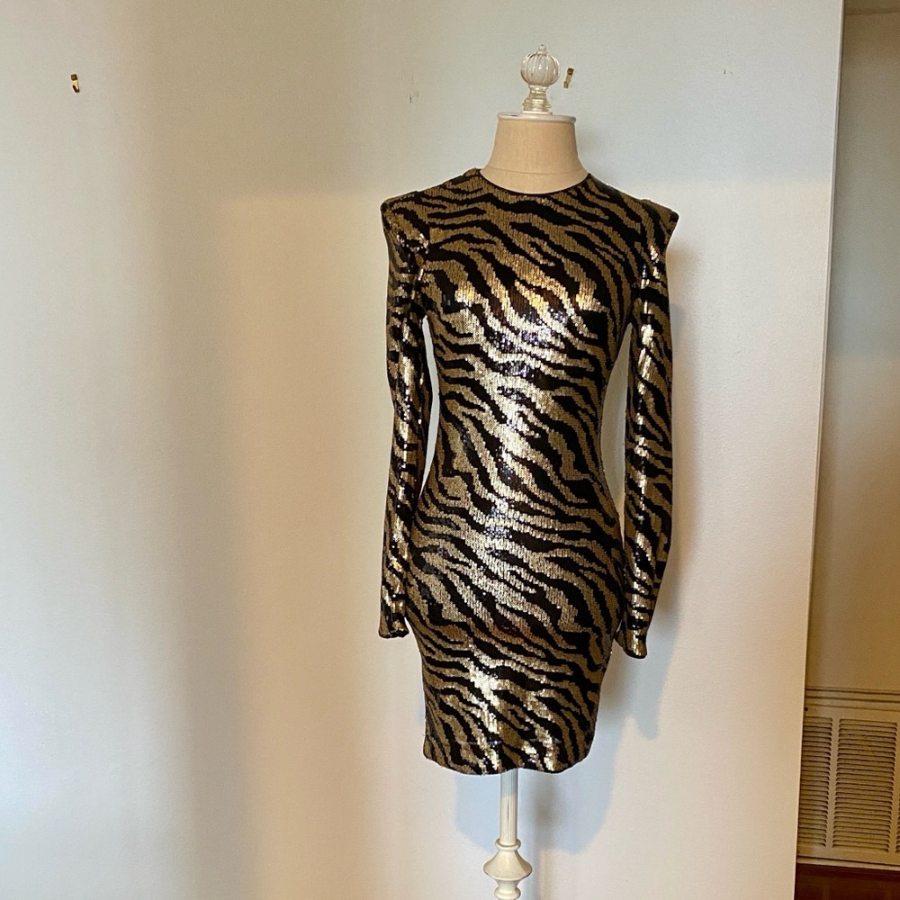 NWT Aqua Luxe Black and Gold Sequin Long Sleeve Dress